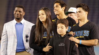 Hall Of Fame To Allow Junior Seau's Daughter To Speak At Induction